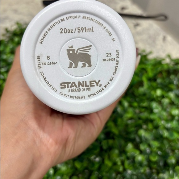 K- pop Demond hunter Stanley 20 oz - Picture 4 of 4